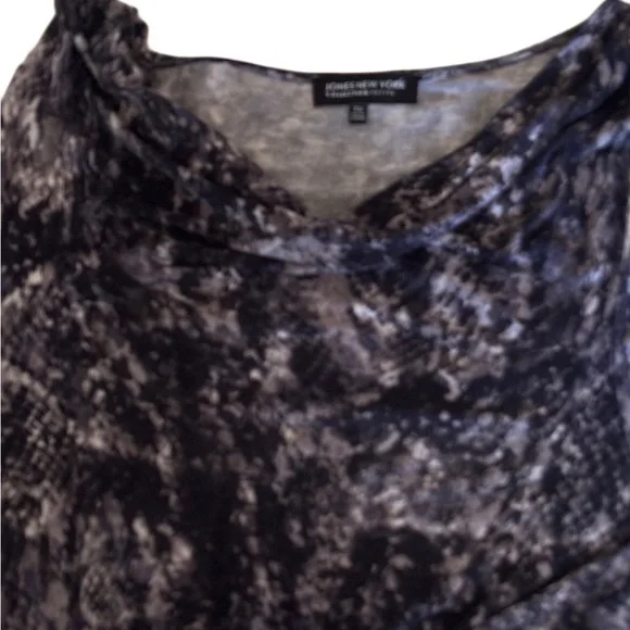 5/$25
Jones New York Blouse Petite Women’s Gray Snakeskin - Picture 2 of 10